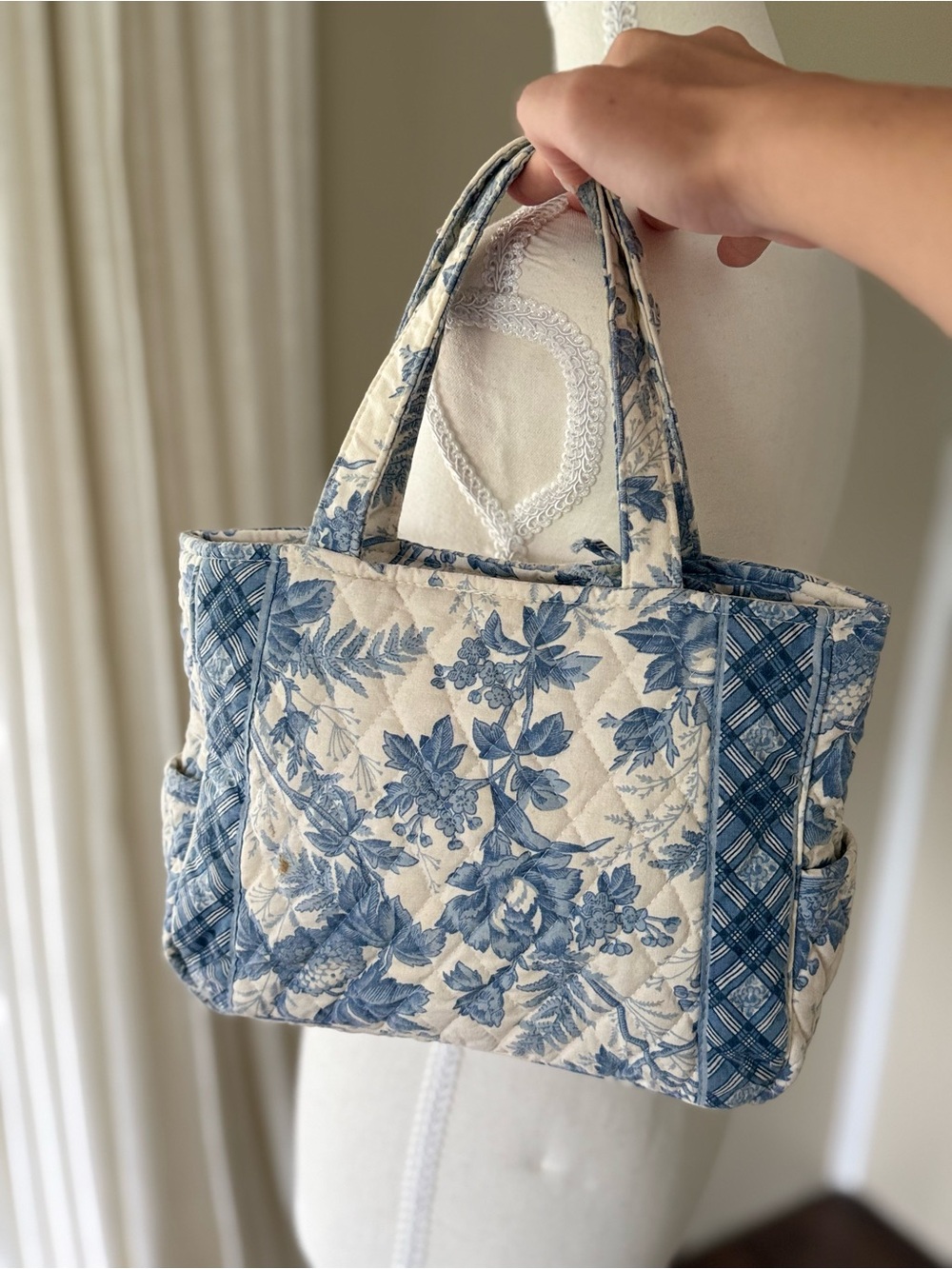 Rare Vintage Vera Bradley Tote Bag Blue Toile Pattern Quilted Cotton White - Picture 5 of 10